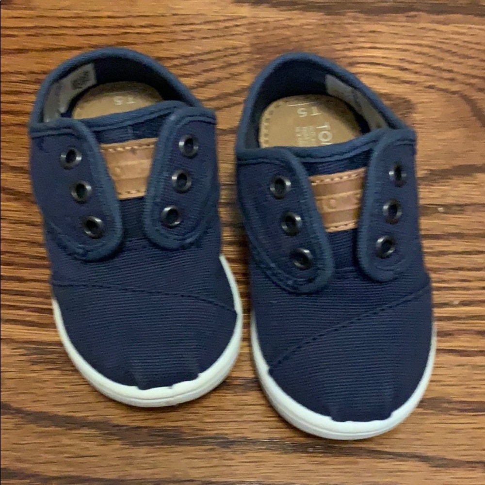 Navy Tom’s Toddler slides size 5